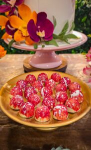 A Quantidade Perfeita de Fatias de Bolo e Doces para o seu Evento